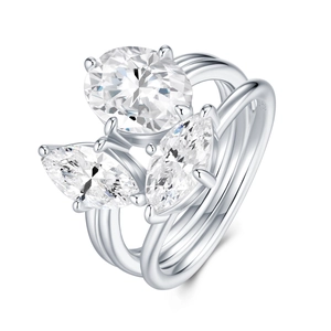 Bague en argent sterling S925 avec une grande moissanite poire couleur D et multi-pierres