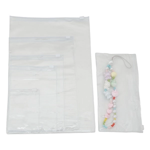 Detailset aus transparenten PVC-Schiebeverschlussbeuteln in fünf Größen für Schmuck