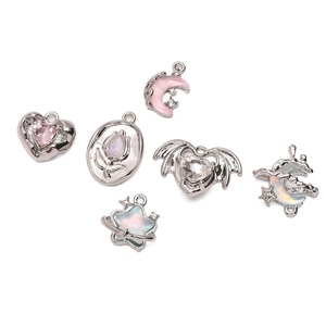 DIY Schmuckanhänger Set mit rosa Herz-, Mond- und Sternformen für Halsketten