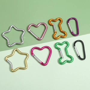 Set of 8 colorful aluminum alloy carabiners in star and heart shapes for keychains