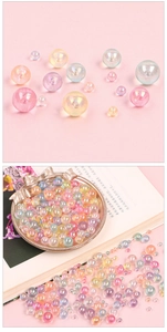 Macro-opname van kleurrijke iriserende AB-acrylkralen met bubbels voor DIY-sieraden