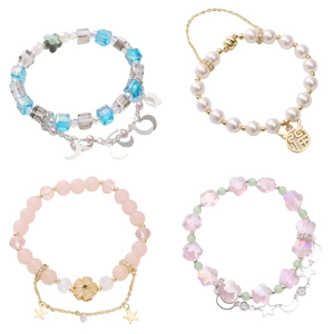Bracciali placcati in oro con stelle e lune, perle, cristalli e ciondoli portafortuna