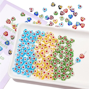 Vue détaillée de perles de verre Millefiori en forme de cœur de 8 mm pour bijoux DIY