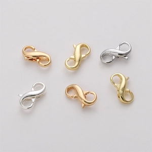 Detalle de cierres de resorte en forma de ocho de oro de 14K para joyas en tres colores