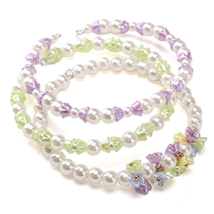 Drielagige parelketting met kleurrijke acryl bloembedeltjes voor doe-het-zelf sieraden