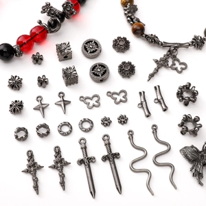 Ciondoli in Lega Gothic Punk per Creazione Gioielli DIY Argento Antico Nero Canna di Fucile Croce Farfalla Serpente Spada Perline
