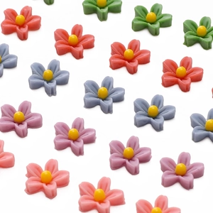 Ciondoli colorati a forma di fiore in resina per gioielli fai-da-te e decorazioni cover