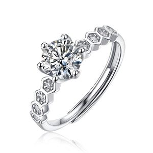 Close-up of S925 sterling silver ring featuring a six-prong moissanite and honeycomb band