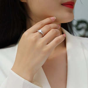 Three-stone Moissanite engagement ring in S925 sterling silver with emerald-cut stones
