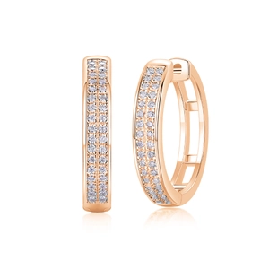 Détail de boucles d'oreilles créoles en argent S925 or rose avec double rangée de cristaux
