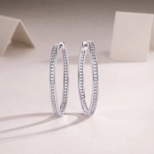 Élégantes créoles ovales en argent sterling S925 avec des pierres de moissanite