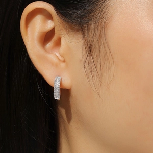 Créoles classiques en argent sterling S925 avec pavé de zircons blancs étincelants