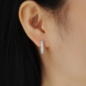 S925 Sterling Silber Creolen mit Pave-gefassten D-Farbe Moissanit-Steinen in Silberoptik