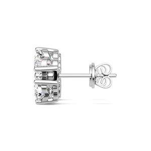 Seitenansicht von S925 Silber Ohrringen mit vierblättrigem Kleeblatt und D-Farbe Moissanit