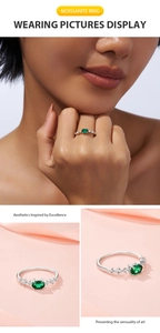 Vues détaillées d'une bague en moissanite verte ovale en argent avec diamants