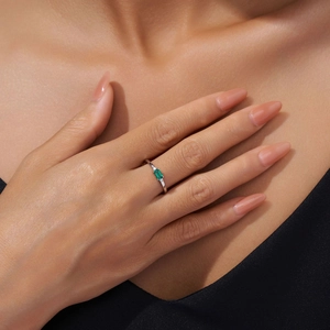 Close-up of an octagon emerald ring in S925 silver on a model with elegant black attire