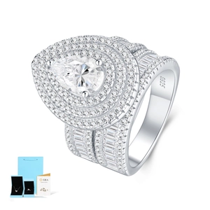 Dettaglio anello in moissanite taglio a pera con fascia S925 e certificato GRA