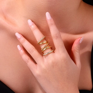 Elegant 5-piece gold-plated stacking ring set with sparkling zircon inlays for women