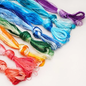 Hilo de bordar de seda de morera de 8 colores vibrantes con acabado brillante para manualidades