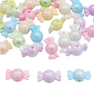 Détail macro de perles bonbons macaron avec fini perlé coloré et trou traversant pour DIY
