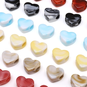 Kleurrijke hartvormige acrylkralen met marmeren textuur voor DIY-sieraden