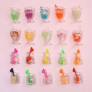 Miniatura Simulazione Bevanda Tazza di Frutta Ciondoli in Resina Accessori Gioielli DIY Bubble Tea Orso Ciondoli per Portachiavi