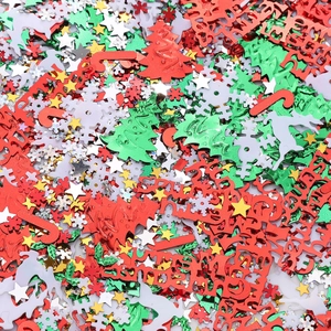 Détails macro de paillettes de Noël avec flocons et étoiles pour créations artisanales