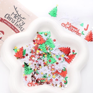 Mélange de paillettes de Noël avec sapins élans et flocons pour bricolage DIY dans plat en étoile