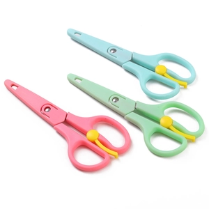 Forbici di sicurezza per bambini con manici colorati e coprilama protettivi in plastica