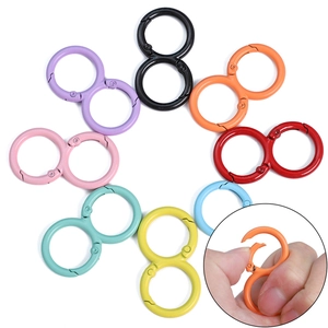 Mousquetons colorés en forme de 8 pour le bricolage et les sacs dans divers tons vibrants