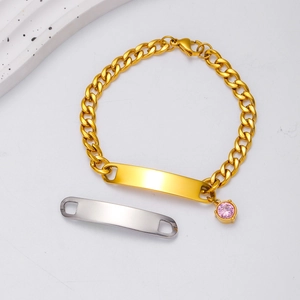 Bracciale a catena cubana in acciaio inossidabile con barra incisa e ciondolo in zircone rosa
