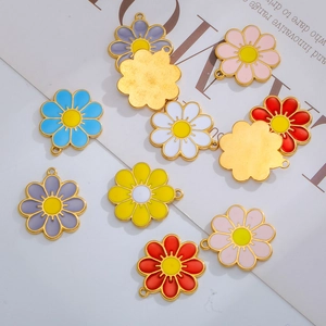Pendentifs marguerites colorés en acier inoxydable avec finition dorée pour bijoux DIY
