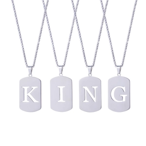 Set van vier roestvrijstalen dog tag kettingen met uitgesneden letters KING