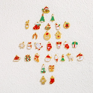 Set di 26 ciondoli natalizi placcati oro 18K disposti a forma di albero per gioielli fai-da-te