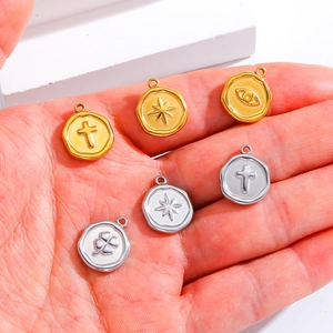 Pendentifs en acier inoxydable poli avec trèfle et symboles en or et argent