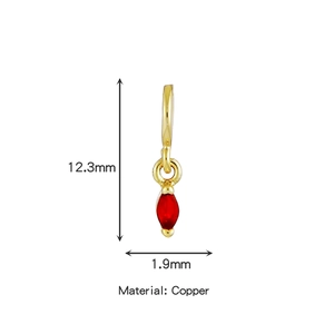 Vista dettagliata dell'orecchino in rame da 12,3mm con zircone rosso a taglio marquise