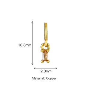 Dettaglio del ciondolo in rame dorato con zircone arancione e dimensioni di 10,8 mm