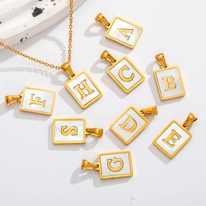 Pendentif Lettre Initiale en Nacre Collier Acier Inoxydable Rectangulaire Alphabet Charm Or Argent Bijoux pour Femmes