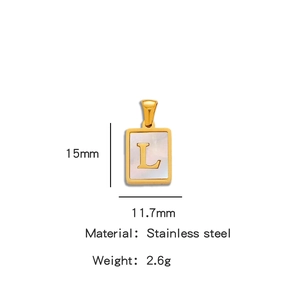 Dimensions détaillées du pendentif lettre L en acier doré avec nacre et mesures