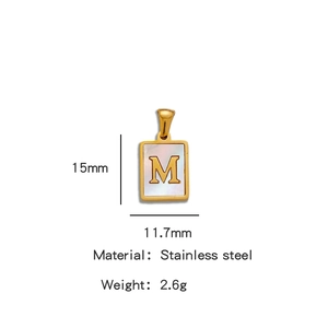 Détails du pendentif M en acier doré avec incrustation nacre et dimensions de 15mm