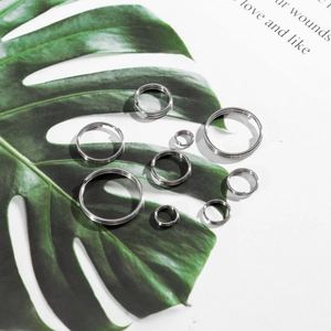 Detailed view of various sizes of silver stainless steel split rings for DIY jewelry