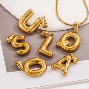 Pendentif lettre bulle 3D en acier inoxydable plaqué or 18 carats sur chaîne serpent