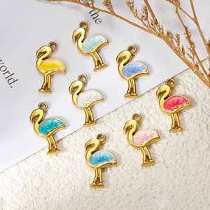 Set mit 8 bunten Flamingo-Anhängern aus vergoldetem Edelstahl für DIY-Schmuckherstellung