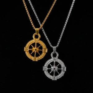 Collana con ciondolo a bussola vichinga da uomo in oro e argento con bordo a fune