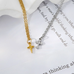 Pendentifs minimalistes en or 18 carats avec croix et étoile sur chaîne acier