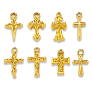Huit styles de pendentifs croix en acier inoxydable plaqué or à finition brillante