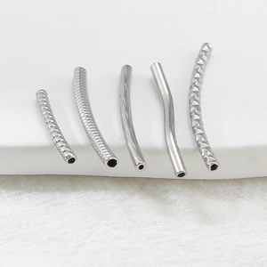 Perle a Tubo Curvo in Acciaio Inossidabile Placcato Oro 18K Trama Irregolare Stile Bambù Tubo di Collegamento per Creazione Gioielli DIY