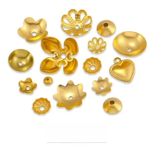 Assortiment de coupelles de fleurs plaquées or 18K et breloques cœur pour bijoux DIY