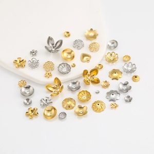 Fournitures pour bijoux DIY avec calottes de perles fleurs dorées et argentées et breloques