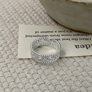 Bague ouverte minimaliste en argent S925 avec bords torsadés et design de chaîne creuse